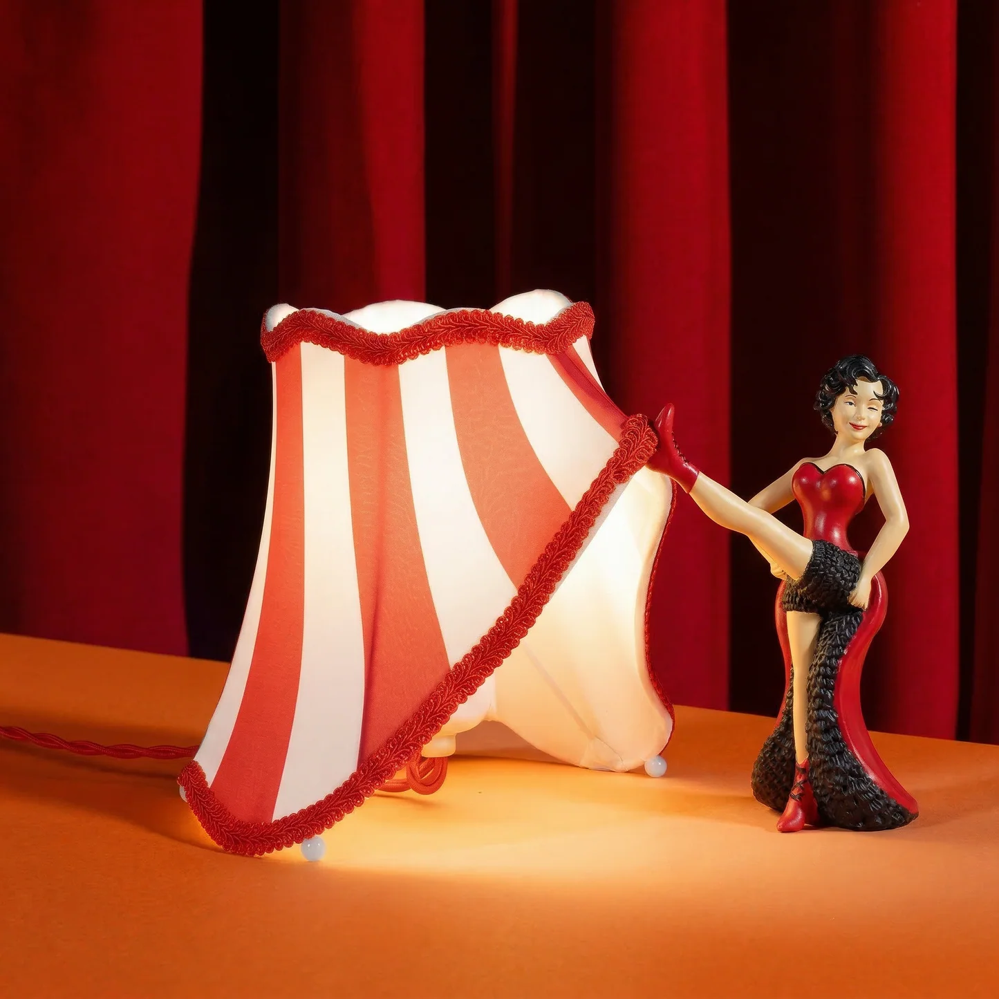 Seletti - "Circus-Lucy" Abat-Jour In Resina, Pz 1 81,150 45,0 44,63 22 Metallo E Poliestere-Cm30.3×18.2x18.7 - Rosso
